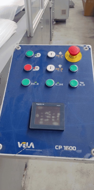 VELA FORMAT 1600 can cut up to six rolls simultaneously, both longitudinally and transversely, ensuring an efficient production.