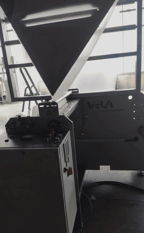 It handles material thicknesses ranging from 0.5 mm to 4 mm.
